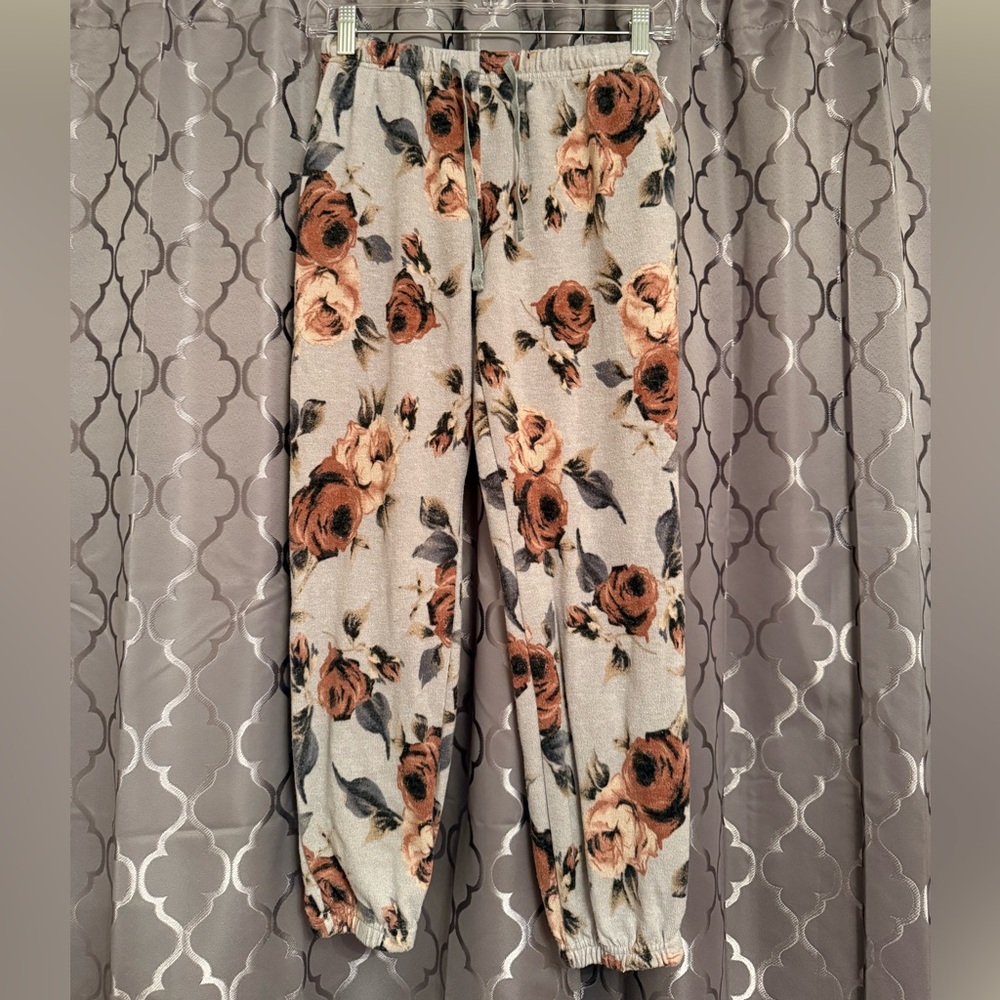 Olivaceous Women’s Floral Print Jogger Pants